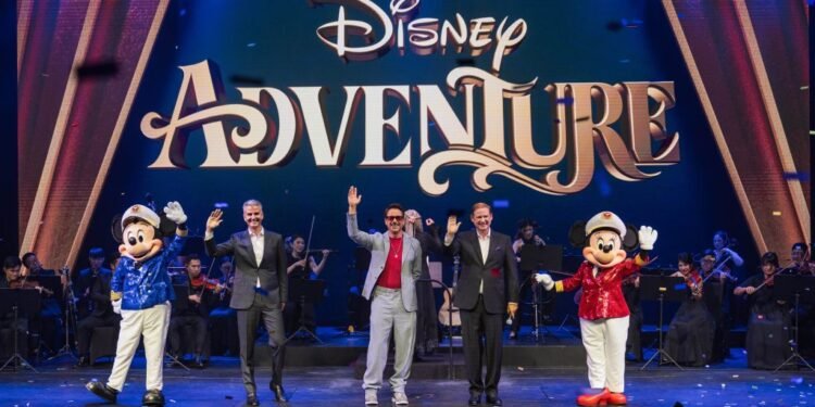 Disney Adventure Disney Cruise Line kapal pesiar pertama di Asia berlabuh di Singapura
