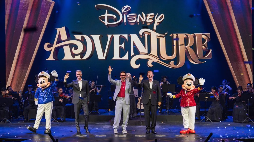 Disney Adventure Disney Cruise Line kapal pesiar pertama di Asia berlabuh di Singapura