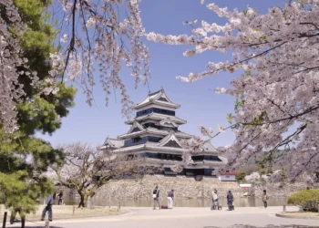 Matsumoto, Nagano: Kastil Hitam Asli Jepang & Kota Seni yang Diam-diam Menawan